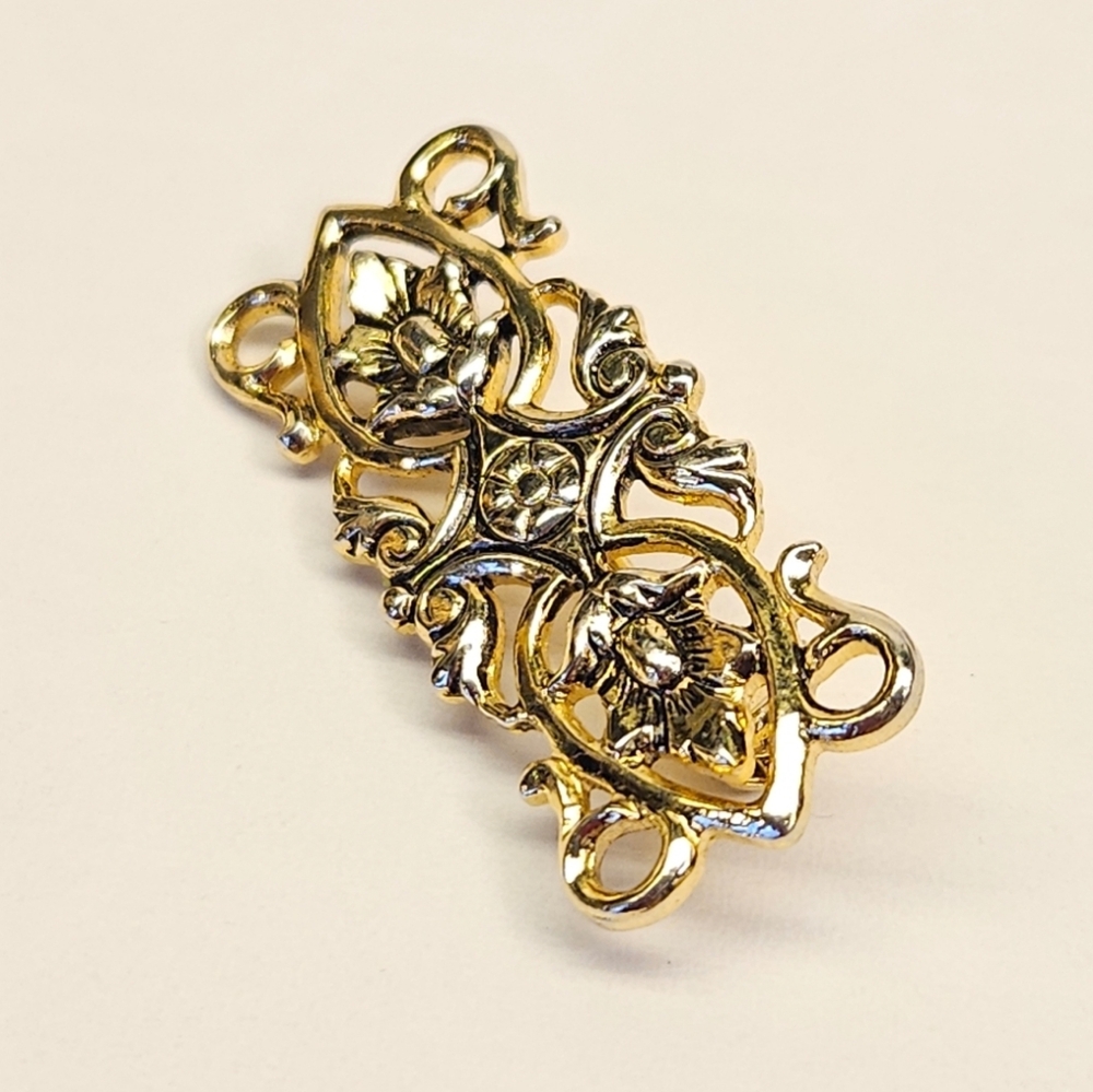Vintage Floral Filigree Brooch - Picture 5 of 9